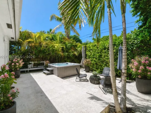 Продажа дома по адресу 530 NW 31st Av - фото 9349721