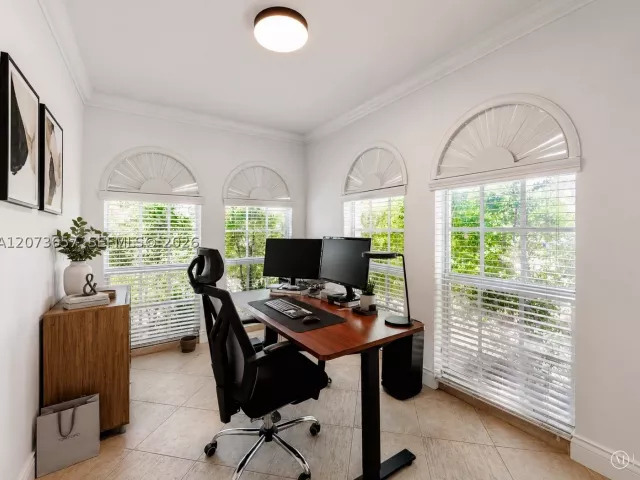 Продажа дома по адресу 530 NW 31st Av - фото 9349695