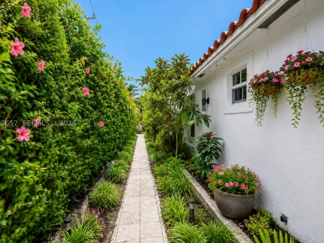Продажа дома по адресу 530 NW 31st Av - фото 9349722