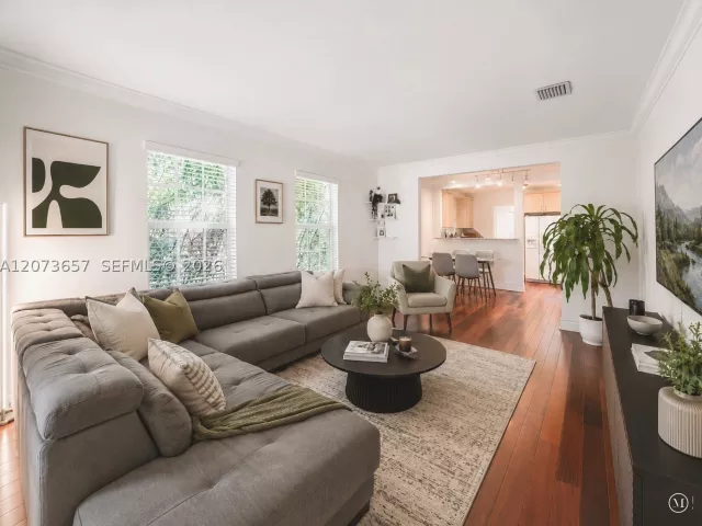 Продажа дома по адресу 530 NW 31st Av - фото 9349696