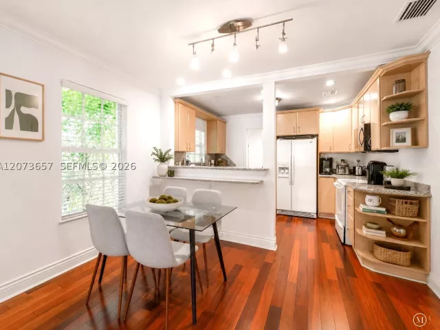 Продажа дома по адресу 530 NW 31st Av - фото 9349697