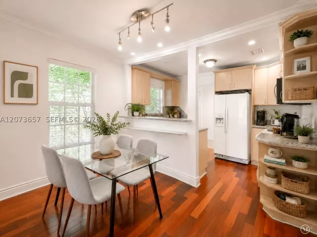 Продажа дома по адресу 530 NW 31st Av - фото 9349698
