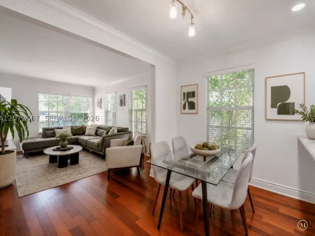 Продажа дома по адресу 530 NW 31st Av - фото 9349700