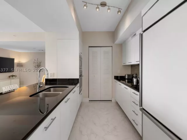 Продажа квартиры # - фото 9344137