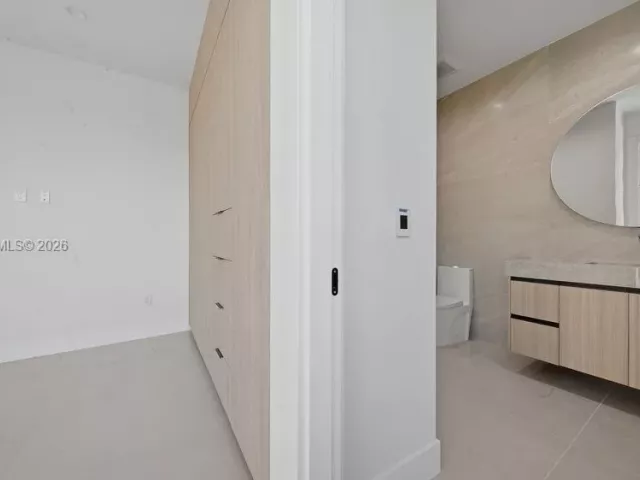 Продажа дома по адресу 3318 NE 16TH Place - фото 9376313