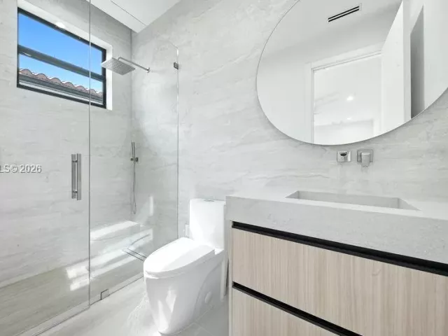 Продажа дома по адресу 3318 NE 16TH Place - фото 9376322