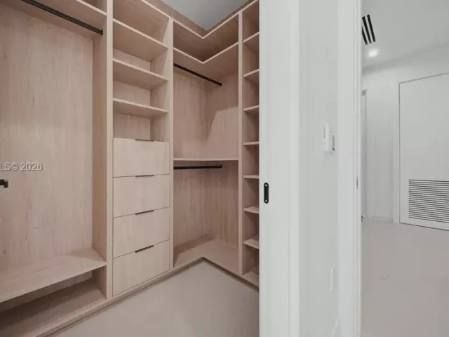 Продажа дома по адресу 3318 NE 16TH Place - фото 9376323
