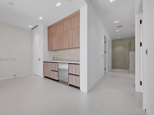 Продажа дома по адресу 3318 NE 16TH Place - фото 9376332