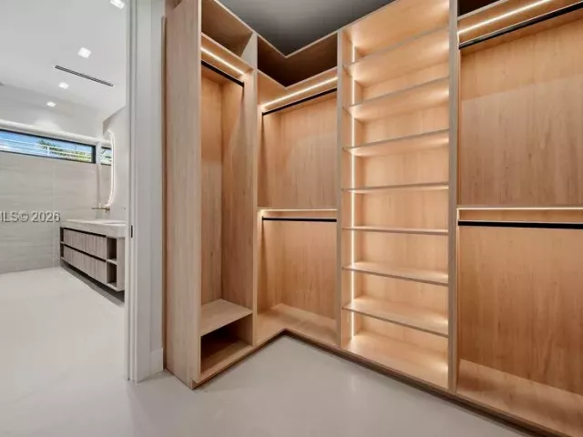 Продажа дома по адресу 3318 NE 16TH Place - фото 9376344