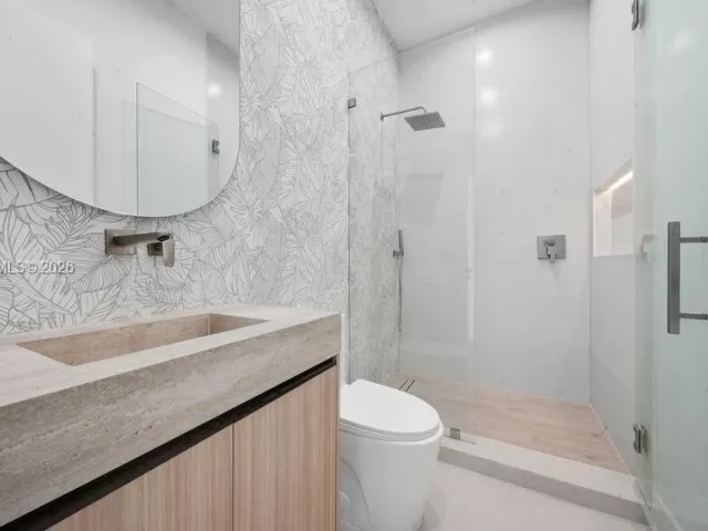 Продажа дома по адресу 3318 NE 16TH Place - фото 9376348