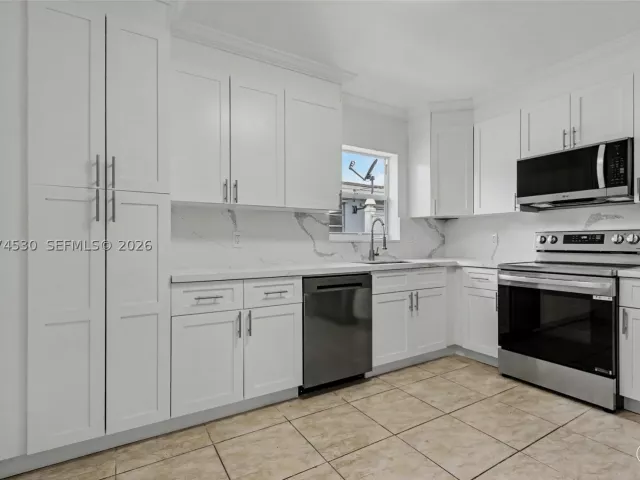 Продажа дома по адресу 3513 Polk St - фото 9347789