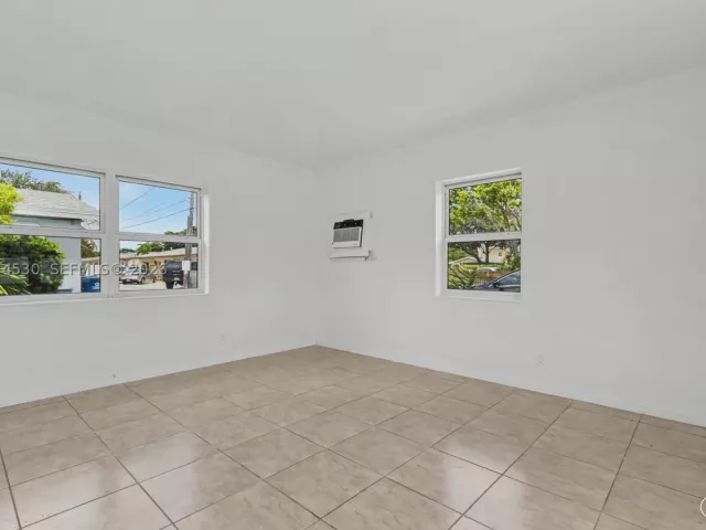 Продажа дома по адресу 3513 Polk St - фото 9347801