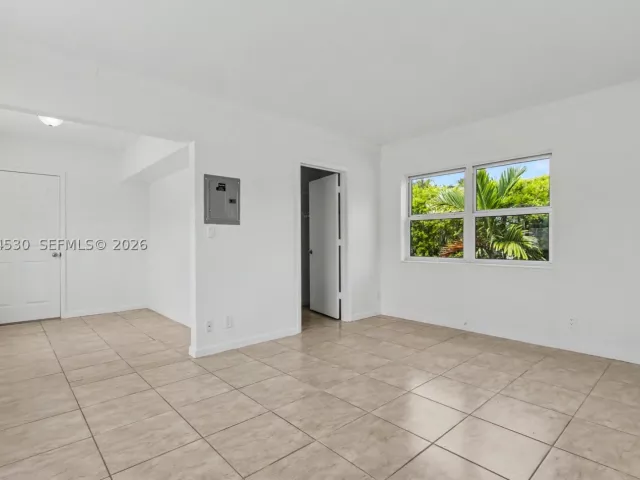 Продажа дома по адресу 3513 Polk St - фото 9347802
