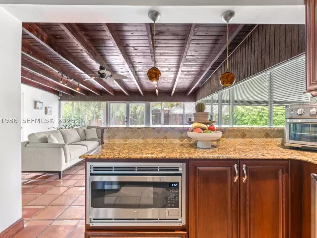 Продажа дома по адресу 2831 SW 21st Ter - фото 9346263