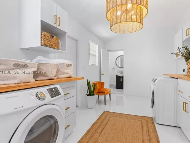 Продажа дома по адресу 2831 SW 21st Ter - фото 9346271