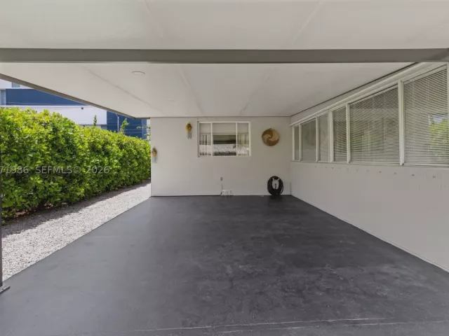 Продажа дома по адресу 2831 SW 21st Ter - фото 9346277