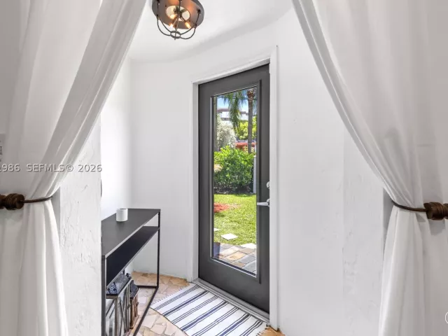 Продажа дома по адресу 2831 SW 21st Ter - фото 9346257