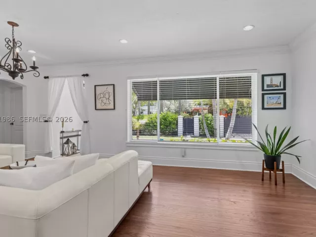Продажа дома по адресу 2831 SW 21st Ter - фото 9346259