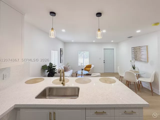 Продажа дома по адресу 1300 NW 42nd St - фото 9346292