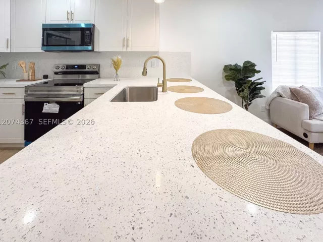 Продажа дома по адресу 1300 NW 42nd St - фото 9346293