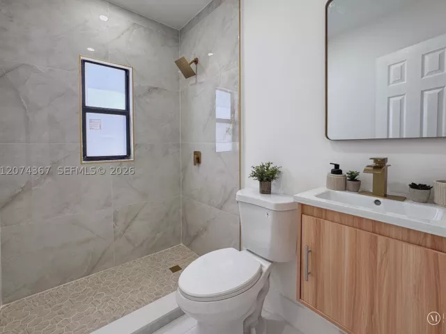 Продажа дома по адресу 1300 NW 42nd St - фото 9346295