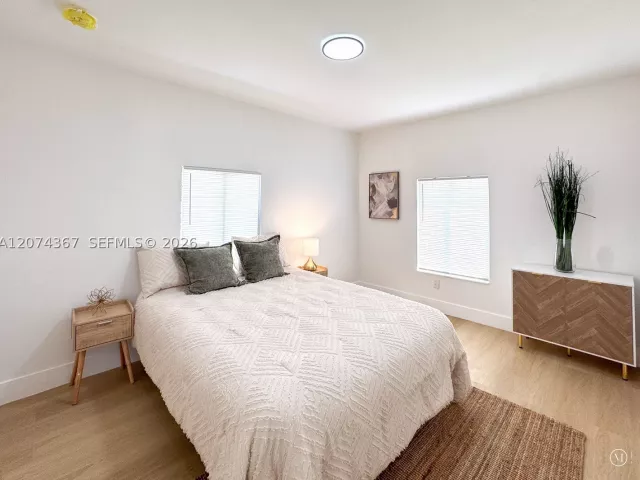 Продажа дома по адресу 1300 NW 42nd St - фото 9346298