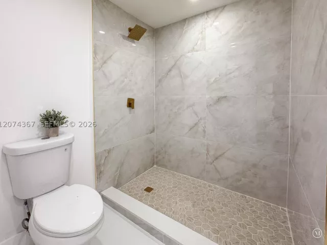 Продажа дома по адресу 1300 NW 42nd St - фото 9346299