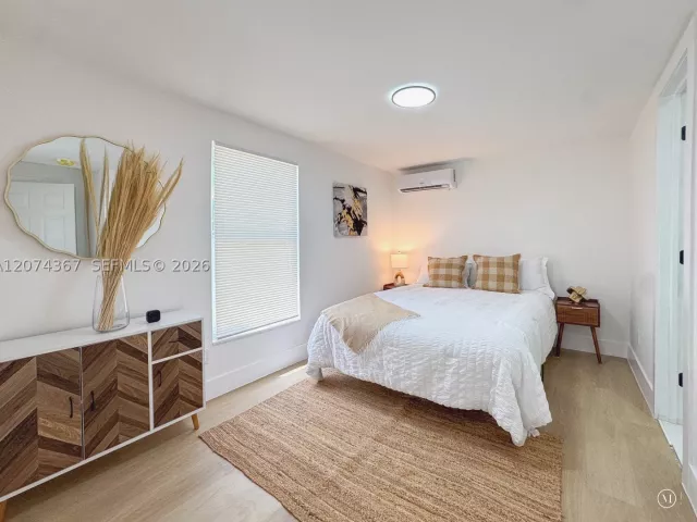 Продажа дома по адресу 1300 NW 42nd St - фото 9346302