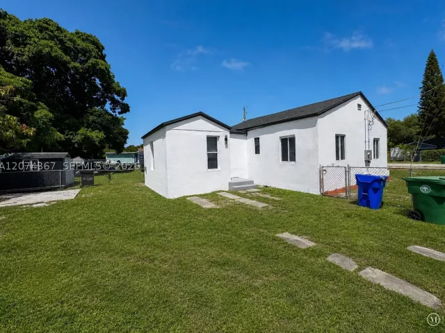 Продажа дома по адресу 1300 NW 42nd St - фото 9346303