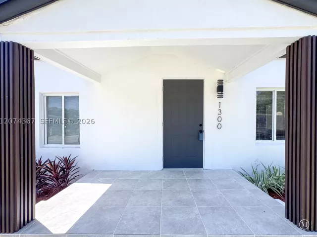 Продажа дома по адресу 1300 NW 42nd St - фото 9346285