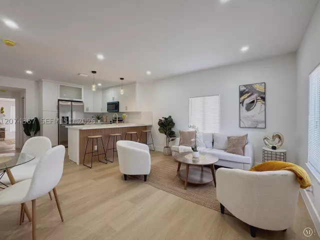 Продажа дома по адресу 1300 NW 42nd St - фото 9346286