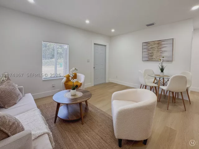 Продажа дома по адресу 1300 NW 42nd St - фото 9346287