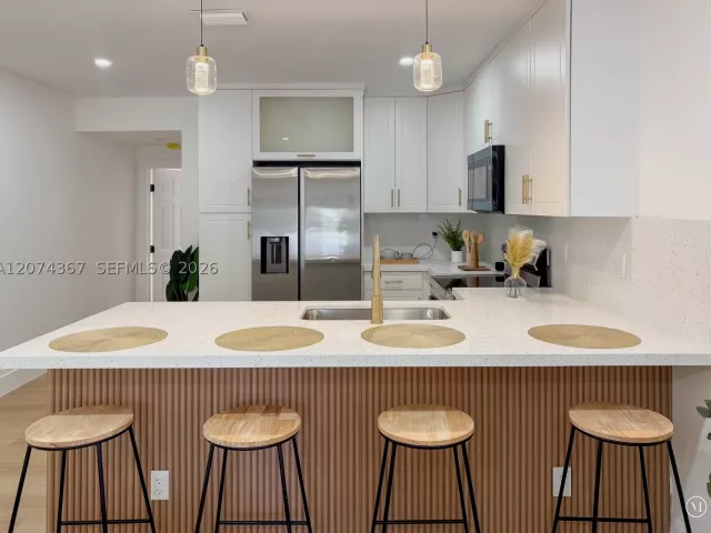 Продажа дома по адресу 1300 NW 42nd St - фото 9346289