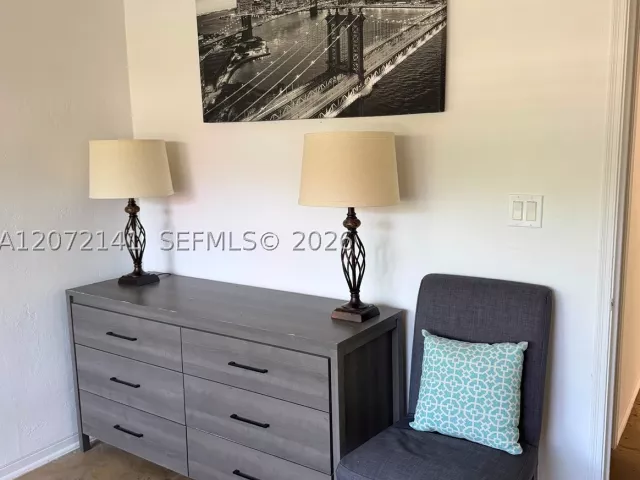 Продажа дома по адресу 935 Polk St - фото 9346450