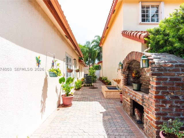 Продажа дома по адресу 10564 NW 57th St - фото 9344086