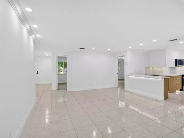 Продажа дома по адресу 4599 BRADY Boulevard - фото 9354056