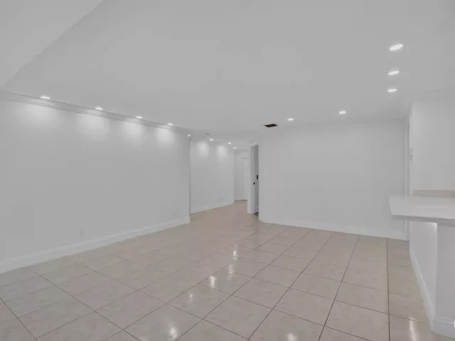 Продажа дома по адресу 4599 BRADY Boulevard - фото 9354057