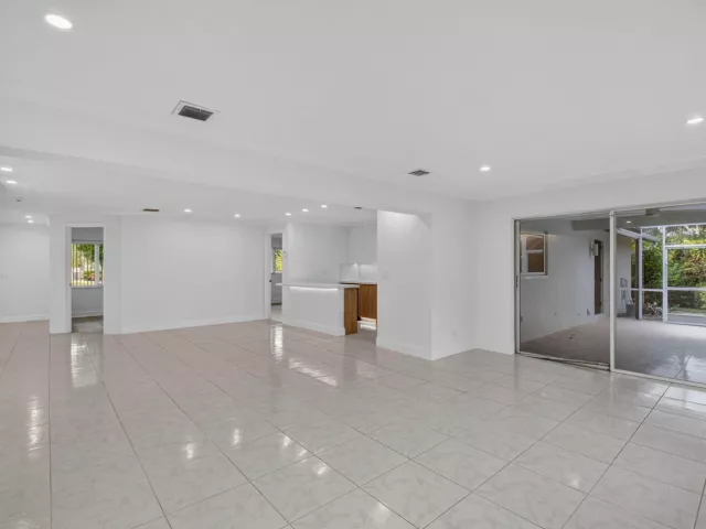 Продажа дома по адресу 4599 BRADY Boulevard - фото 9354059