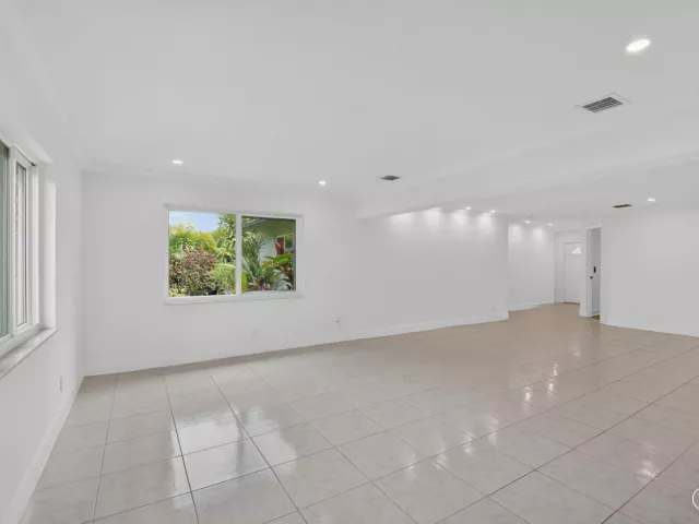 Продажа дома по адресу 4599 BRADY Boulevard - фото 9354060