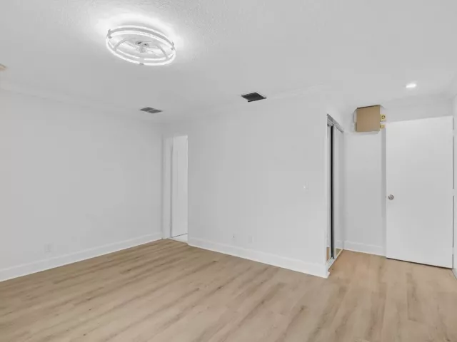 Продажа дома по адресу 4599 BRADY Boulevard - фото 9354068