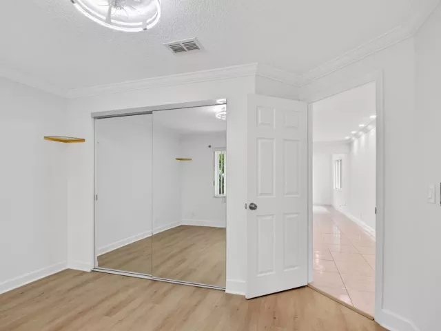 Продажа дома по адресу 4599 BRADY Boulevard - фото 9354073