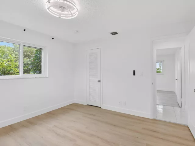 Продажа дома по адресу 4599 BRADY Boulevard - фото 9354076
