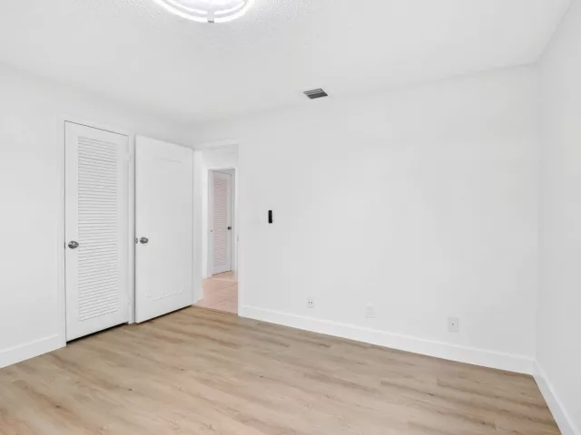 Продажа дома по адресу 4599 BRADY Boulevard - фото 9354080