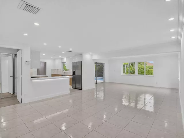 Продажа дома по адресу 4599 BRADY Boulevard - фото 9354054