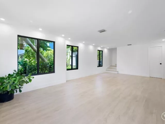 Продажа дома по адресу 823 33RD Street - фото 9365270