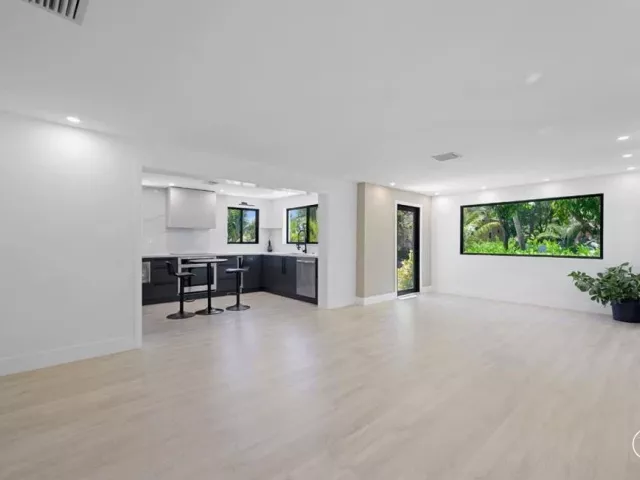 Продажа дома по адресу 823 33RD Street - фото 9365271