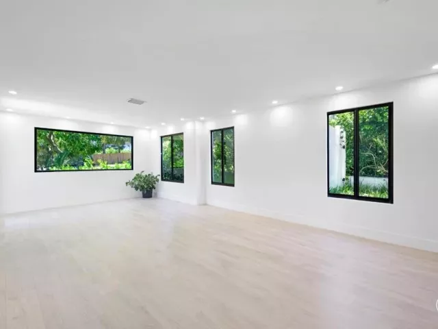 Продажа дома по адресу 823 33RD Street - фото 9365272