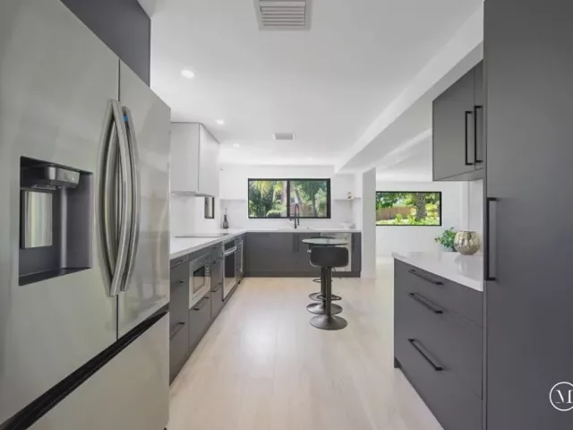 Продажа дома по адресу 823 33RD Street - фото 9365276