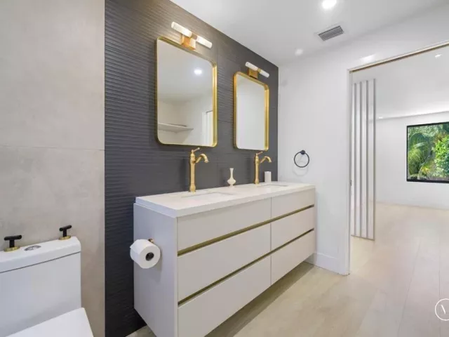 Продажа дома по адресу 823 33RD Street - фото 9365285