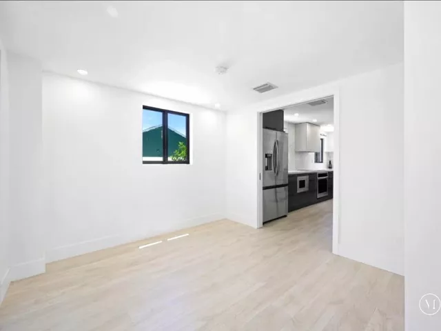 Продажа дома по адресу 823 33RD Street - фото 9365287